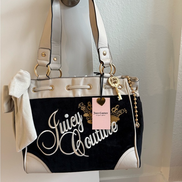Juicy Couture Black and White Shoulder Bag - Picture 1 of 2